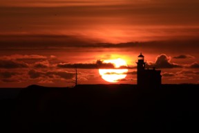 九游网游官网-曼联加强边路突破提升进攻效率，曼联右边路