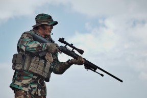 九游娱乐官方-国足主帅强调执行力比天赋更重要，态度决定一切国足主教练