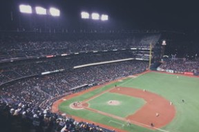 九游网-体育场馆全面升级观赛体验大幅提升观众满意度，体育馆观众席